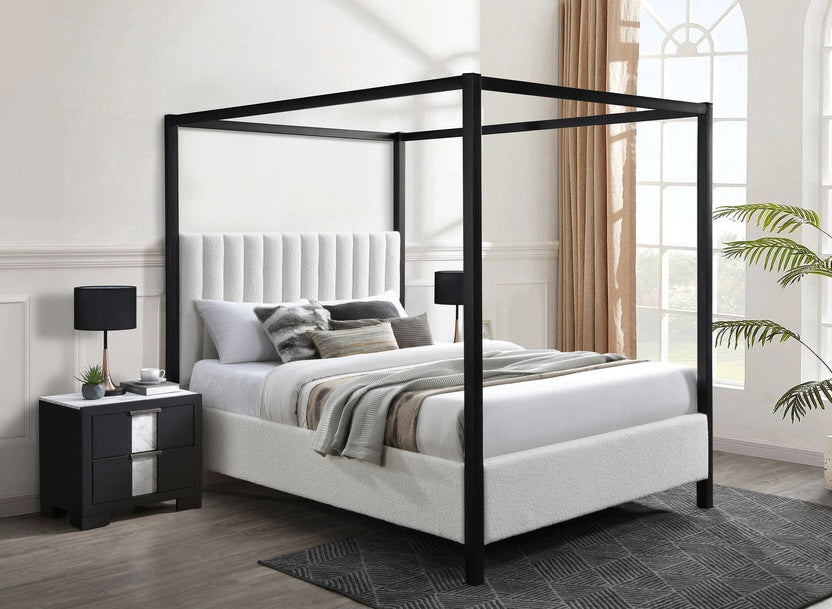 Adalyn Black/White Boucle King Canopy Bed 5107