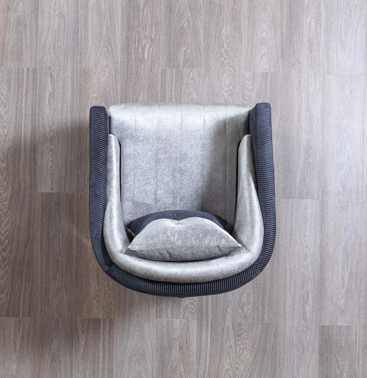 Leina Silver-Gray Velvet Chair