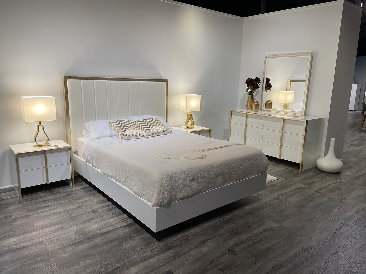 Fiocco Collection White Italian Bedroom Set