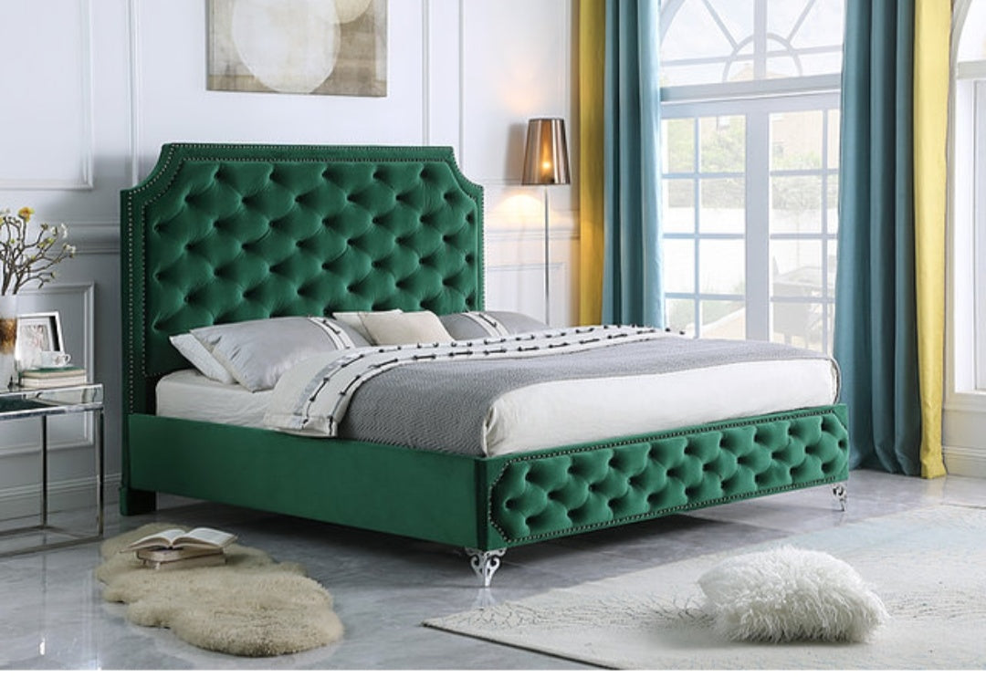 Leilah Platform Green Velvet Queen Bed B830