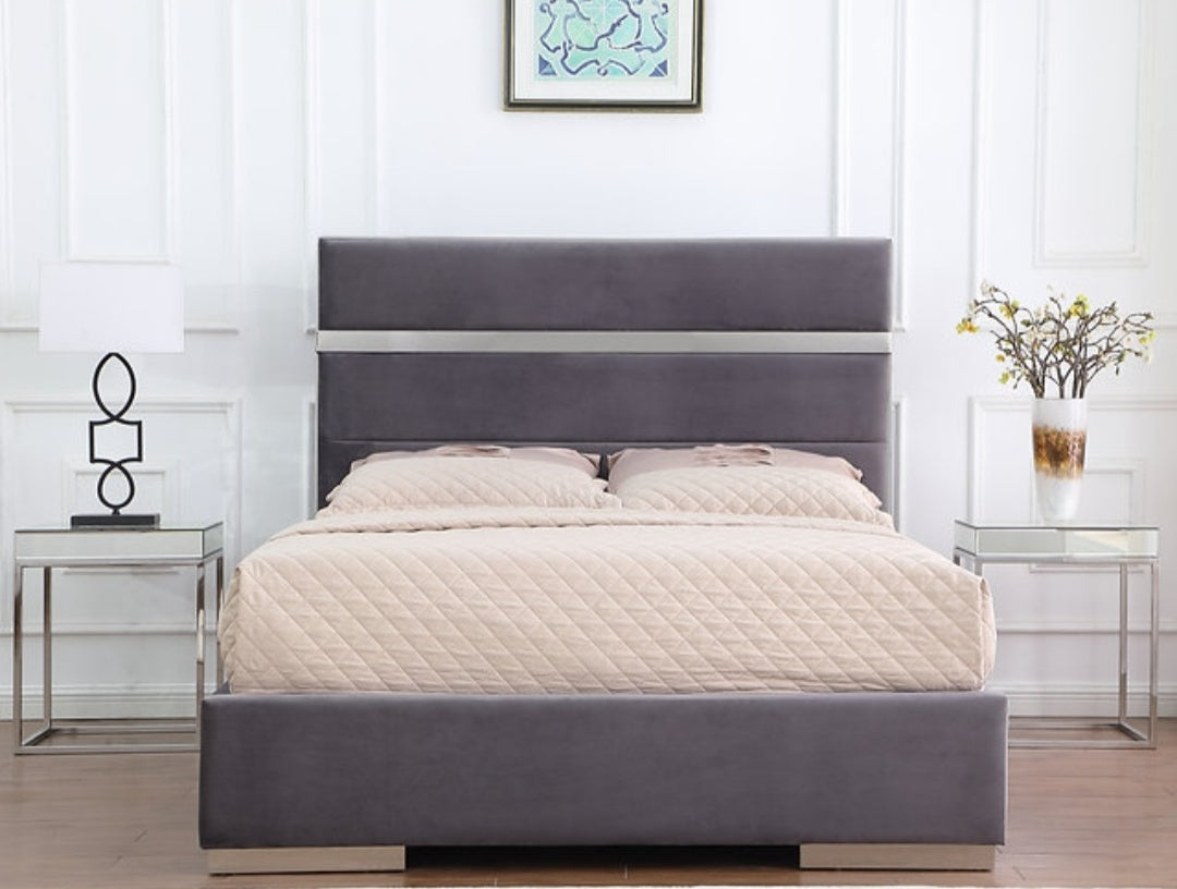 Cartier Grey King Platform Bed B810