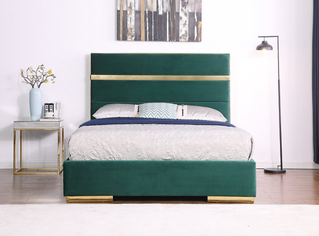 Cartier Green Queen Platform Bed B810