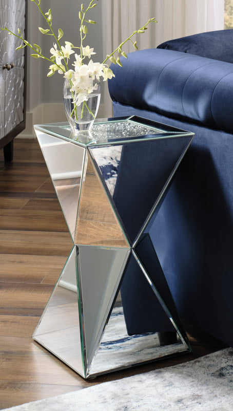 Gillrock Mirror/Silver  Accent Table A4000171